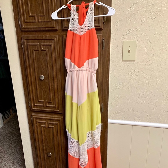 Dress - Picture 3 of 3